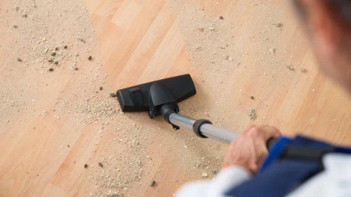Pilih vacuum cleaner dengan daya hisap kuat untuk membersihkan debu secara andal.