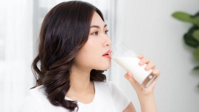 Minum susu untuk mengurangi rasa panas di perut.