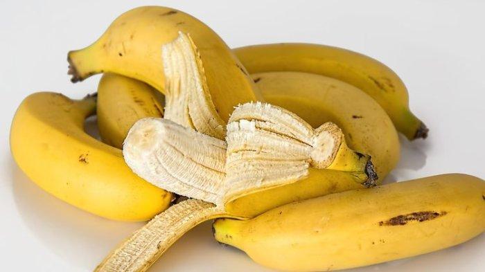 Kulit pisang bisa dimanfaatkan untuk mengatasi kutil.