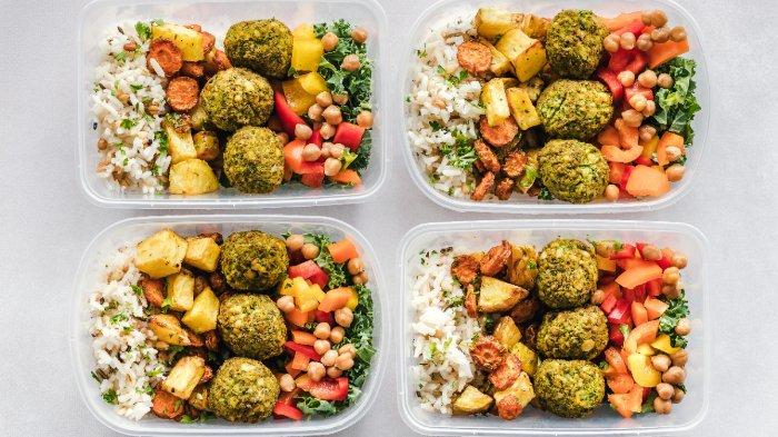 Ilustrasi wadah plastik yang tidak boleh dimasukkan ke dalam microwave