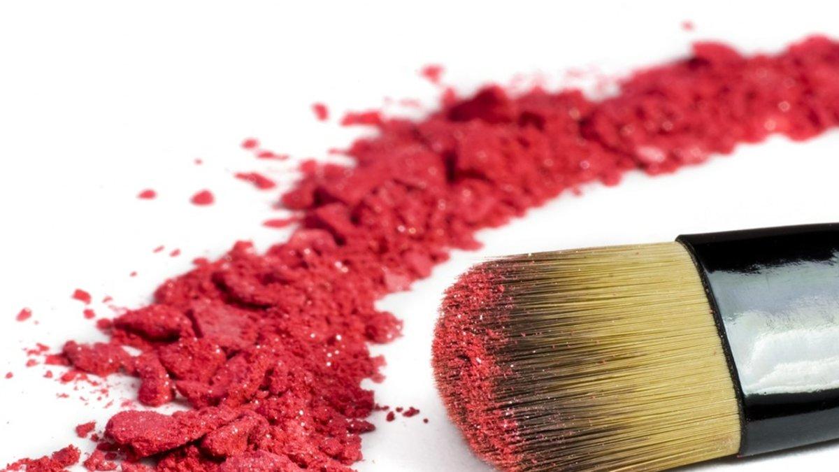 Ilustrasi produk mengandung Pewarna Dilarang (merah K3, merah K10, dan acid orange 7)