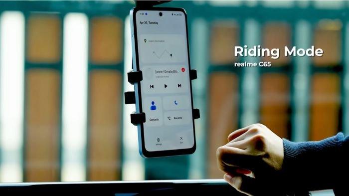 Ilustrasi HP realme sedang dipakai pengguna dalam tampilan Riding Mode