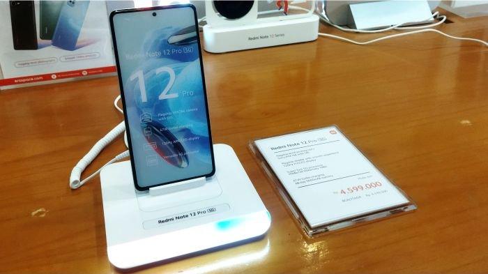 Redmi Note 12 Pro 5G didukung dual speaker stereo dan masih menyuguhkan port audio jack 3.5 mm