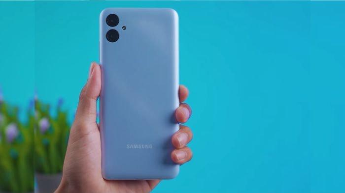 Desain bodi belakang SAMSUNG Galaxy A04e