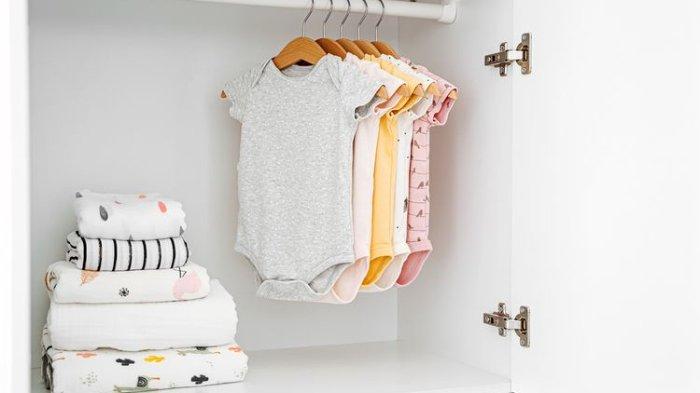 Baju bayi yang baru sebaiknya dicuci dulu untuk menghilangkan kandungan bahan kimia.