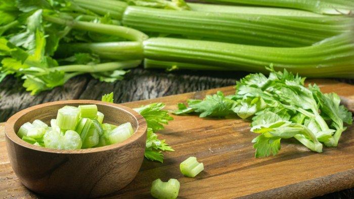 Seledri juga mempunyai kemampuan untuk mengatasi Rematik.