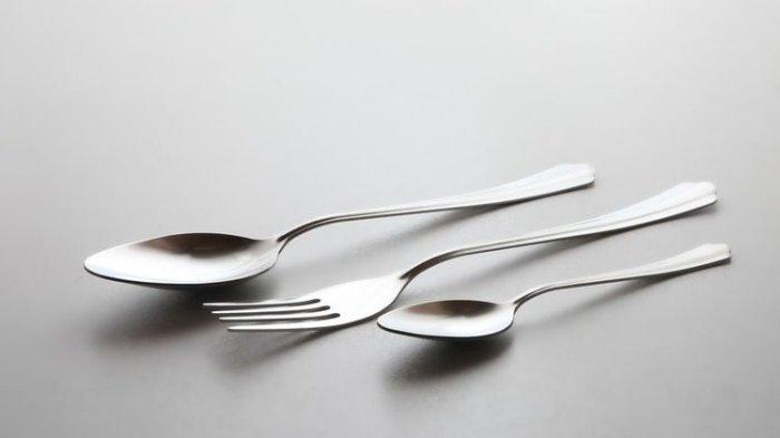 Ilustrasi peralatan makan stainless steel yang bisa dikilapkan dengan tepung maizena