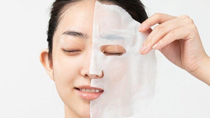 Ilustrasi menggunakan sheet mask.
