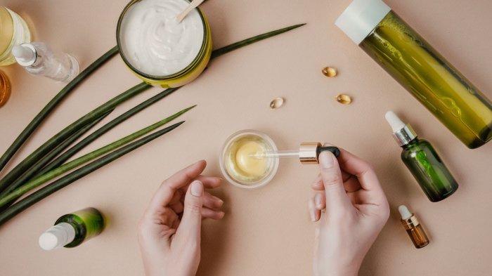 Skincare yang mengandung bakuchiol.