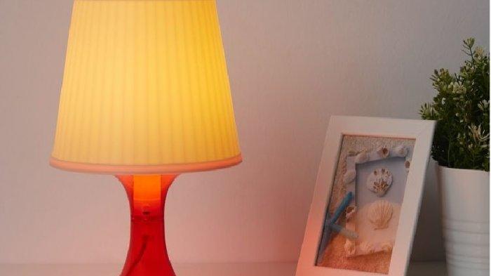Ilustrasi lampu tidur untuk miliki istirahat yang berkualitas di malam hari.