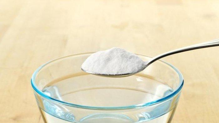 Soda kue bisa kamu manfaatkan untuk mengecilkan pori-pori.