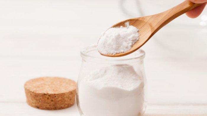 Ilustrasi baking soda yang bisa membantu membersihkan noda minyak di dinding secara mudah.