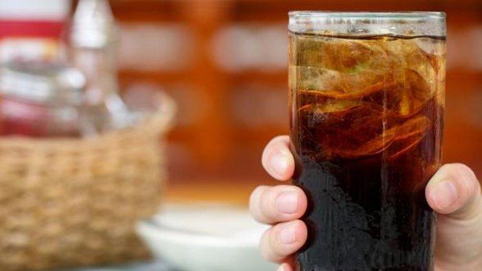 Soft drink jadi minuman yang dipantang penderita hipertensi.