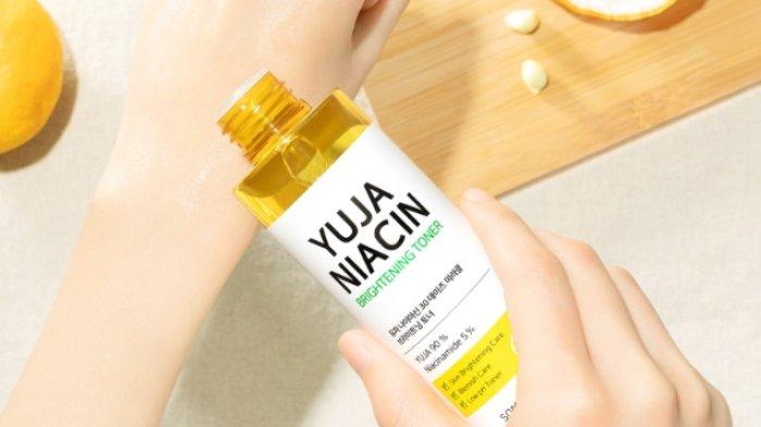 SOME BY MI Yuja Niacin jadi salah satu rekomendasi toner terbaik mengandung niacinamide untuk mencerahkan kulit.