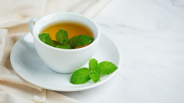 Teh mint dapat menjadi minuman herbal ala rumahan untuk meredakan batuk