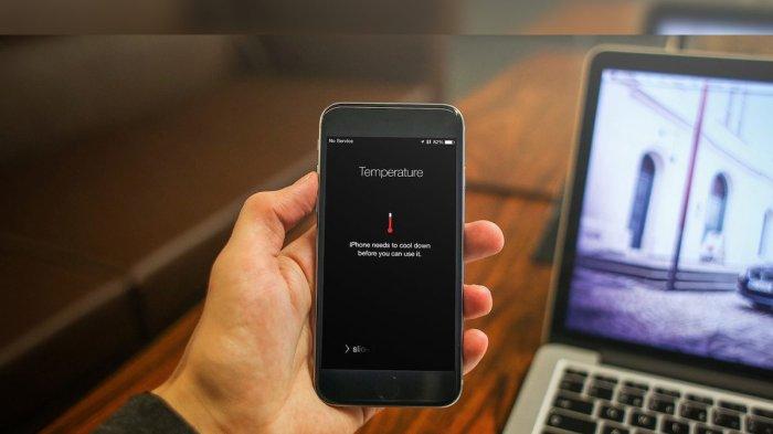 Ilustrasi handphone dengan suhu tinggi