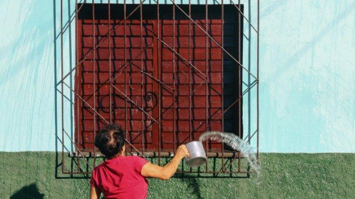 Jangan biarkan teralis terkena air untuk mencegah berkarat