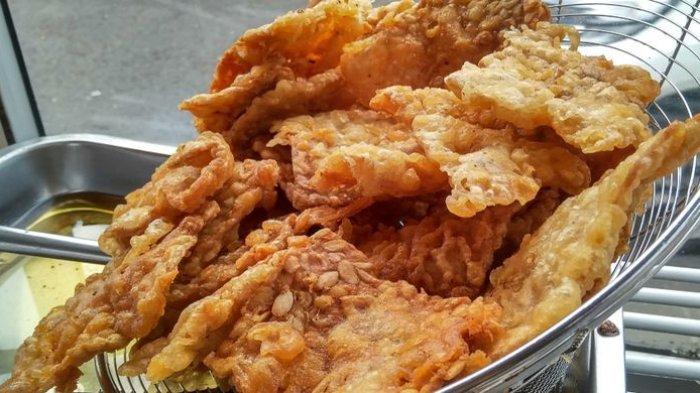 Terlalu sering makan gorengan bisa menyebabkan banyak masalah untuk kulit dan kesehatan.