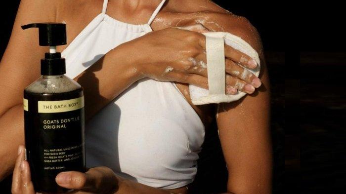 THE BATH BOX Goat Don't Lie Original Liquid Soap jadi salah satu rekomendasi sabun mandi terbaik yang mengandung susu kambing.