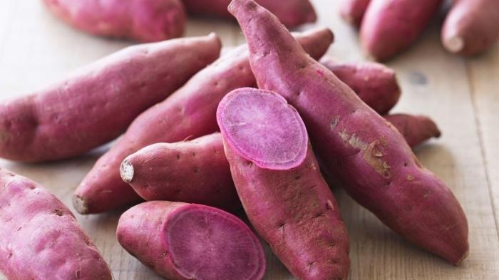 Ubi ungu dapat kamu gunakan sebagai alternatif pengganti nasi putih untuk menu diet sehat.