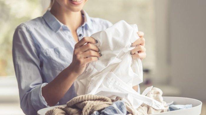 Hindari mencuci hijab dengan cara dicampur dengan pakaian lain untuk menghindari kerusakan warna dan bahan.