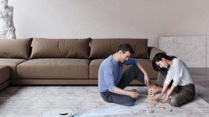 Ilustrasi penggunaan robot vacuum cleaner canggih sebagai pengganti sapu manual.