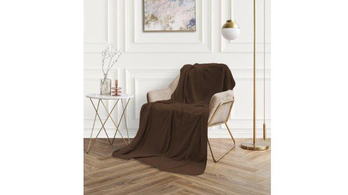 Vallery Quincy Blanket Luxury 160x200 cm terbuat dari bahan microfiber berkualitas.