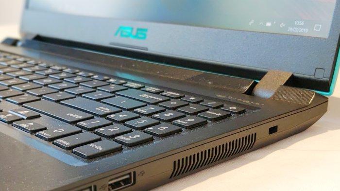 Ilustrasi memeriksa ventilasi untuk menyirkulasi panas laptop
