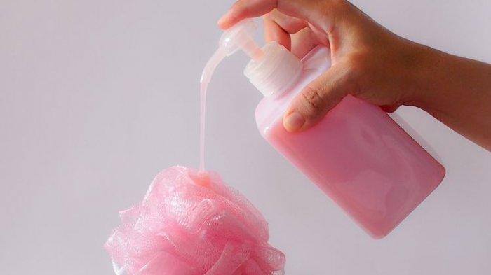 Dengan menerapkan perilaku hidup bersih dan sehat seperti rutin mengganti spons mandi, Anda dan keluarga akan terhindar dari berbagai risiko penyakit