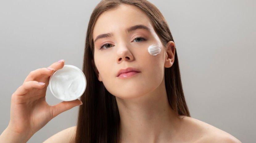 Urutan yang Benar Saat Memakai Skincare, Mulai dari Facial Wash Hingga