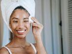 10 Rekomendasi Tisu Pembersih Make Up Praktis Mulai Rp9 Ribuan