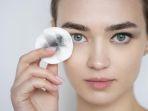 6 Bahan Alami Ini Bisa Gantikan Makeup Remover untuk Bersihkan Wajah