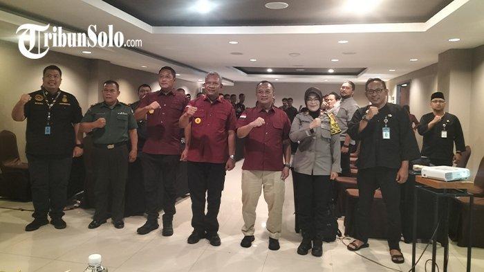 Imigrasi Surakarta mengundang jajaran TNI Polri, Bea Cukai hingga Pemeritah Kabupaten Karanganyar untuk melakukan rapat pengawasan terhadap orang asing.