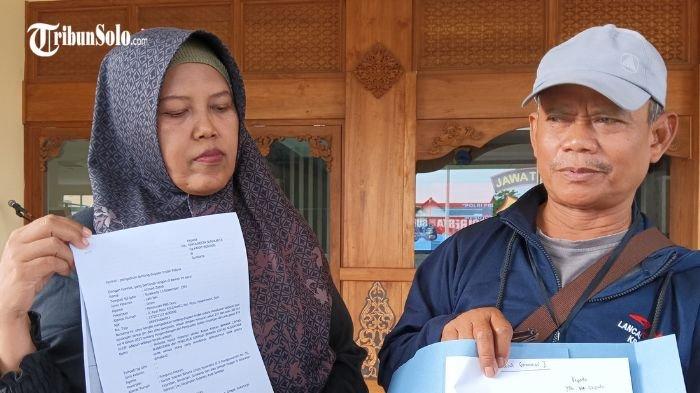 DUGAAN PENIPUAN - Ahmad Zabidi, pensiunan guru asal Solo ditemani istrinya Erma Kusumastuti melaporkan dugaan penipuan yang dilakukan oleh Koperasi Bahana Lintas Nusantara (BLN) ke Polresta Solo, Kamis (22/5/2025). Tak disangka keputusan untuk menjadi anggota Koperasi BLN tersebut membuat uang Rp 192 juta dari hasil pinjaman menggadaikan Surat Keterangan (SK) Pensiunan PNS raib.