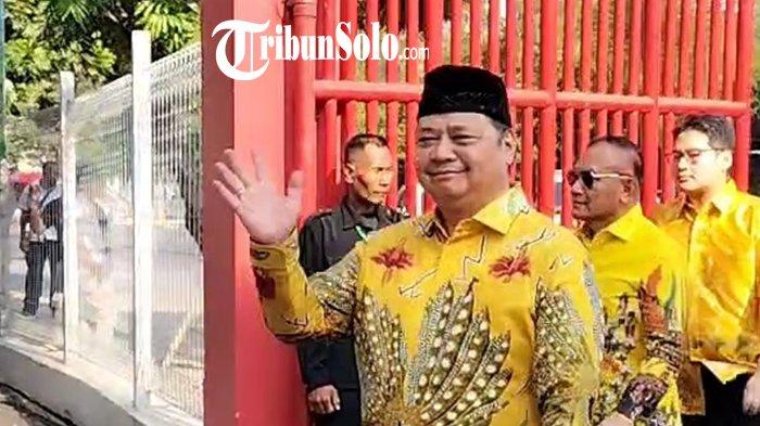 Ketua Umum Partai Golkar, Airlangga Hartarto terlihat hadir di Harlah ke-25 PKB di Stadion Manahan Solo.