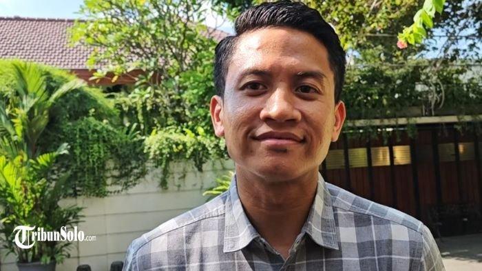 TEPIS ISU JOKOWI SAKIT - Ajudan Mantan Presiden Jokowi, Kompol Syarif Muhammad Fitriansyah, ditemui Kamis (5/6/2025) lalu. Ia menepis isu Jokowi yang menderita Steven Johnson Syndrome hingga dilarikan ke rumah sakit di Jepang