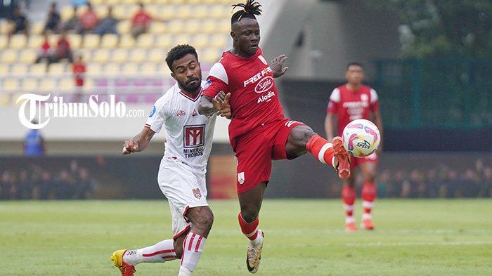 BEREBUT BOLA. Cuplikan pertandingan Persis Solo lawan Malut United dalam lanjutan Liga 1 2024/2025 yang digelar Sabtu (12/4/2025) di Stadion Manahan Solo. Ini terkait kondisi Persis Solo yang kurang baik jelang lawan Arema FC.