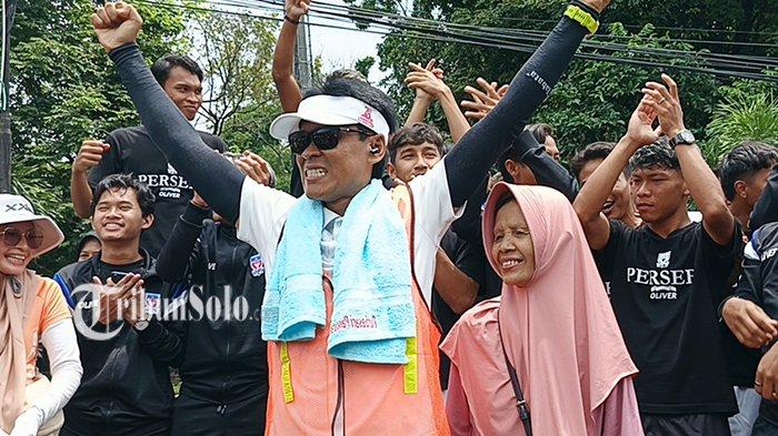 Anggota DPR RI Didik Haryadi yang berjalan kaki menempuh jarak 540 KM tiba di Boyolali, Selasa (28/1/2025).