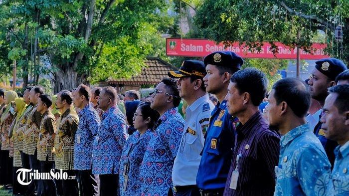 ADA YANG MASIH ABSEN : Apel Bersama di Balai Kota Solo, Selasa (8/4/2025). Sebanyak 5 pegawai Pemerintah Kota Solo tak masuk kerja hari pertama setelah cuti bersama libur lebaran, Selasa (8/4/2025) tanpa keterangan.