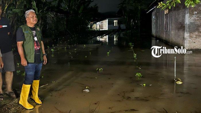 BANJIR DI GONDANGREJO. Kondisi Dusun Tanjung, Desa Dayu, Kecamatan Gondangrejo Kabupaten Karanganyar terendam banjir, Sabtu (8/3/2025). Selain merendam pemukiman warga, luapan Kali Cemoro ternyata membuat 30 hektar sawah di Gondangrejo, Karanganyar terendam air.