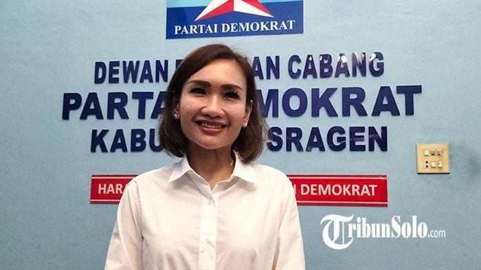 Bakal Calon Bupati Sragen, Untung Wina Sukowati saat ditemui TribunSolo.com di Kantor DPC Partai Demokrat Sragen, Senin (22/4/2024).