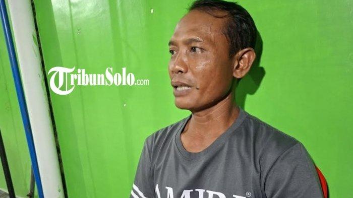 DIUPAH SERIBU PER BULAN - Bakdi salah satu buruh pabrik tekstil di Kabupaten Karanganyar yang terima upah Rp 1000 per bulan, Jum'at (2/5/2025) malam.