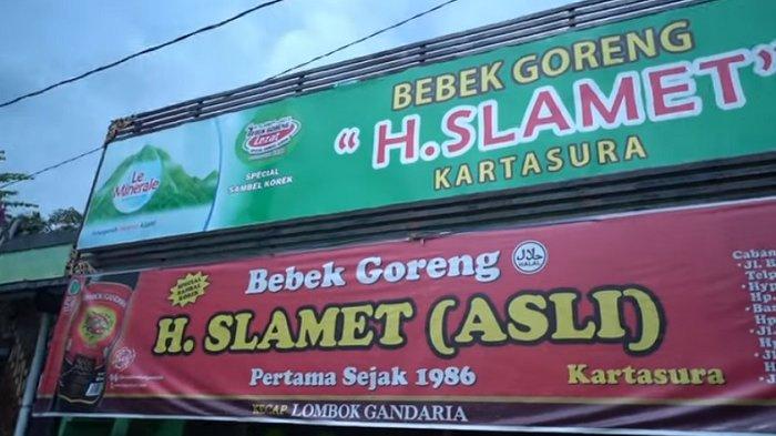 Bebek Goreng H. Slamet pusat di Jalan Sedahromo Lor Dusun III, Kartasura, Kabupaten Sukoharjo, Jawa Tengah.
