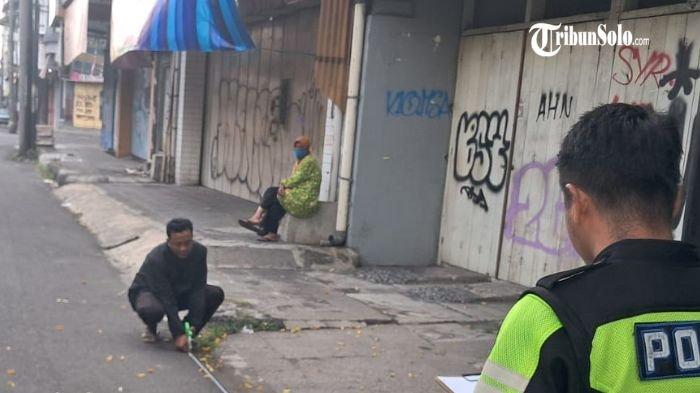 TABRAK LARI - Beredar kabar tabrak lari melibatkan warga yang sedang jogging di Jalan Yos Sudarso Solo pada Rabu (2/7/2025) pagi. Informasi tersebut awalnya dari akun Instagram @infocegatansolo.fb dalam unggahannya pada Rabu (2/7/2025) kejadian disebut terjadi pada pagi hari sekitar pukul 07.30 WIB.
