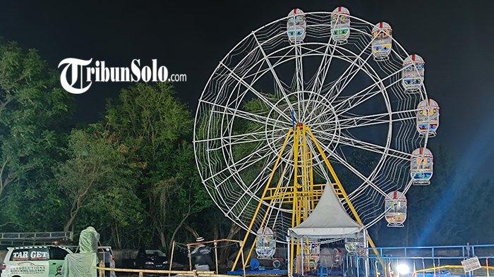 Bianglala di Colomadu, Karanganyar, yang jatuh dan menyebabkan dua orang terluka, Selasa (21/11/2023).
