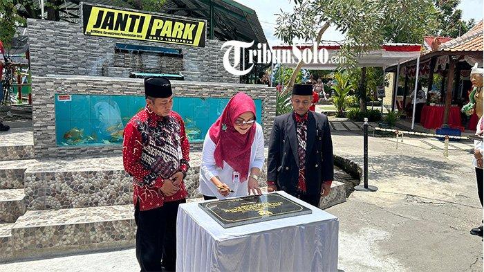 Bupati Klaten Sri Mulyani meresmikan obyek wisata Janti Park di Desa Janti, Kecamatan Polanharjo, Kabupaten Klaten.