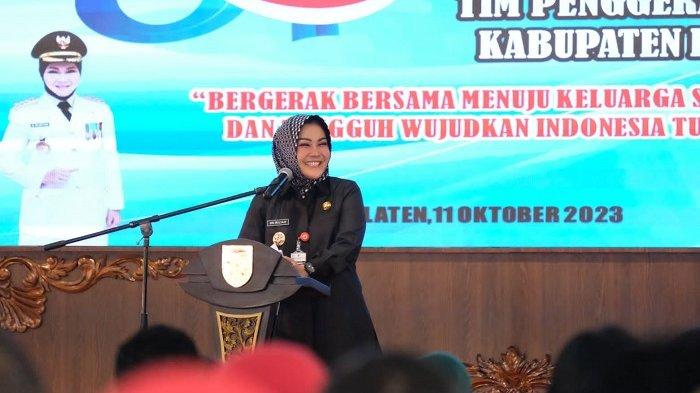 Bupati Klaten Sri Mulyani saat memberikan sambutan pada peringatan Hari Kesatuan Gerak (HKG) PKK ke-51, Pendopo Pemkab Kabupaten Klaten.