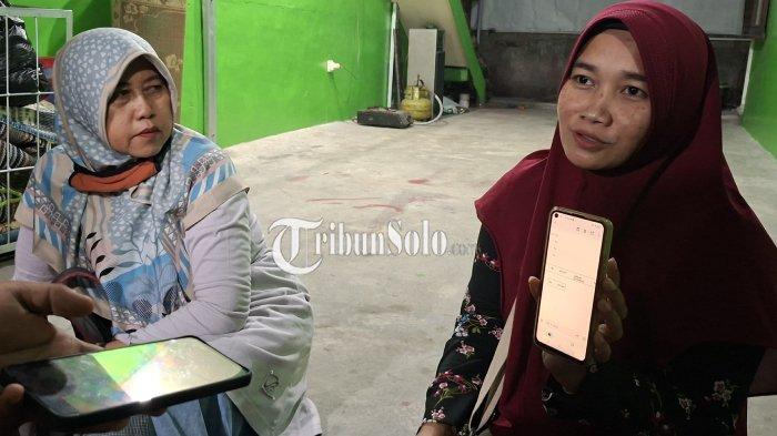 Catur Rahayu (kanan) seorang buruh dan warga Desa Waru, Kecamatan Kebakkramat, Kabupaten Karanganyar, pada Jumat (2/5/2025). Dia bercerita pernah menerima gaji Rp15 ribu untuk hidup sebulan.