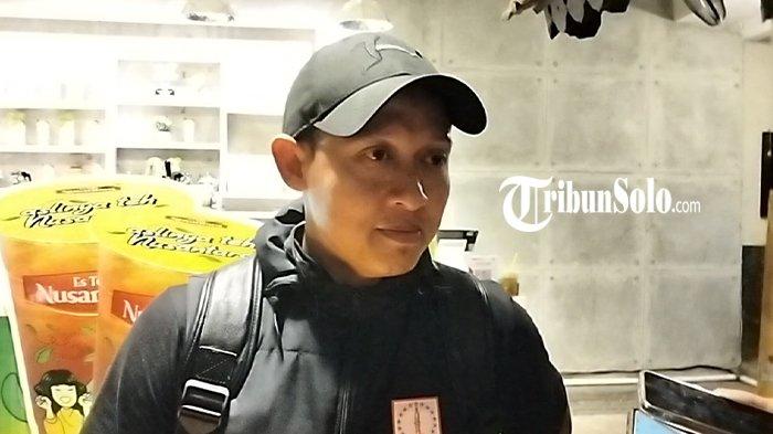 Caretaker Pelatih Persis Solo Yogie Nugraha saat ditemui di Persis Store, Kamis (26/9/2024) malam.