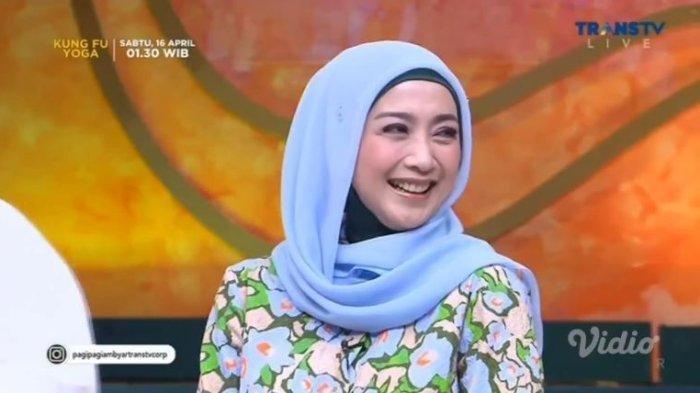 Desy Ratnasari.